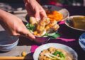 Sau khi ăn no nên nằm, ngồi hay vận động? PGS dinh dưỡng phân tích lợi – hại, chỉ ra việc nên làm sau ăn