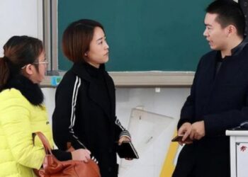 Lo con thiếu an toàn sau vụ bé 5 tuổi bị bỏ quên trên xe đưa đón, bà mẹ nhắn tin cho thầy giáo, nhận câu trả lời tranh cãi