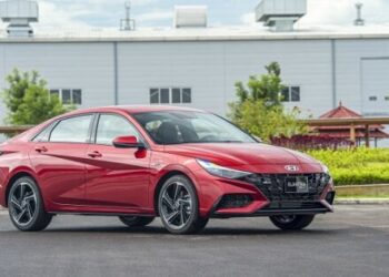 Thị trường sedan cỡ C hồi phục yếu ớt