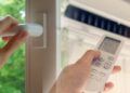 Khi bật điều hòa có nên đóng chặt cửa ra vào và cửa sổ không?