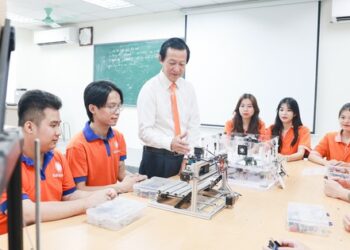 Thí sinh ồ ạt xét tuyển học bạ để chắc suất trúng tuyển sớm