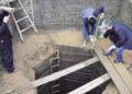 Nghi ngờ giếng cổ 1.500 năm tuổi chứa kho báu, chuyên gia dùng máy bơm hút cạn nước, trục vớt suốt 12 ngày đêm: Hơn 100 bảo vật quốc gia được tìm thấy