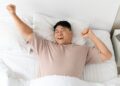 Nam giới có tuổi thọ ngắn thường làm 4 việc trước khi ngủ: Nếu bạn không làm thì xin chúc mừng