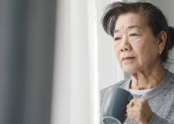 Tủi: Tôi 65 tuổi, lương hưu 18 triệu đồng/tháng, dồn hết tiền cho gia đình con trai, tới khi bị ốm con vẫn nhờ đến dọn nhà để đón tiếp bố mẹ vợ