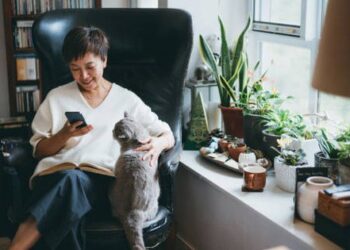 Tôi 55 tuổi, lương hưu 13 triệu đồng/tháng, mua một căn nhà dưỡng lão ở quê để mẹ đến ở: Vợ chồng anh trai chuyển đến, họ như chủ nhà, xem tôi là ‘khách’