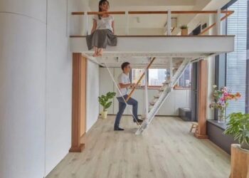 Căn hộ rộng 19m2 được cải tạo thành không gian đủ cho 3 người ở vẫn thoáng mát, thậm chí đón được khách tới chơi