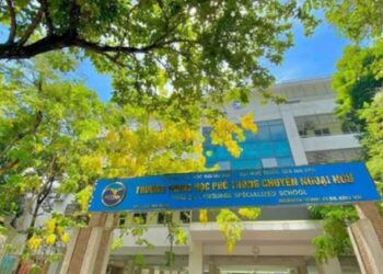 Bà mẹ Hà Nội hào hứng khoe con đỗ Chuyên Ngoại Ngữ, phụ huynh khác vào “thả” nhẹ 1 câu nhận “gạch đá”