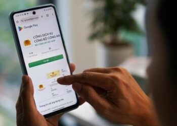 Bị theo dõi màn hình, bật camera khi cài app giả ‘dịch vụ công’