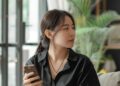 Thằng cháu lên chơi làm vỡ bình hoa 12 triệu, vợ tôi nghĩ ra cách trả đũa nhỏ nhen mà giờ tôi không biết phải tin ai
