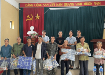 CEO Bùi Thanh Thủy: Lan Tỏa Yêu Thương Từ Trái Tim Đến Các Ngôi Trường Vùng Bão Lũ