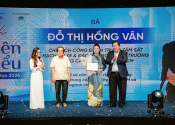 Tôn Vinh Giáo Viên Tiêu Biểu Ngành Chăm Sóc Sắc Đẹp 2024: Cô Đỗ Thị Hồng Vân – Người Thắp Lửa Cho Thế Hệ Làm Đẹp Tương Lai