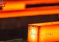 Một doanh nghiệp thép chia cổ tức kỷ lục 70%, cổ phiếu tăng trần