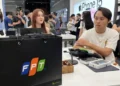 Nhà bán lẻ Việt được phép bán trở lại iPhone, iPad trên TikTok Shop