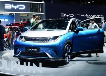 Thiệt đơn thiệt kép trong cuộc chiến giá xe điện
