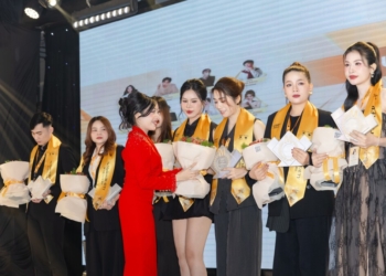 Guest Speaker Huyền Moli Gây Ấn Tượng Với Kỹ Thuật Leafstrokes Tại The Masters Beauty Of Vietnam Season 2