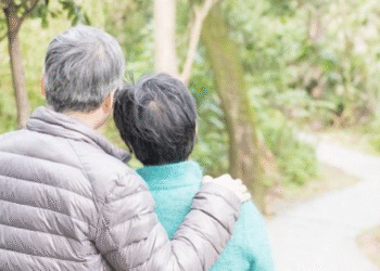 Sau 50 tuổi, dù cuộc sống suôn sẻ cũng phải nhớ 4 CÂU để tránh tương lai ảm đạm: Đừng làm việc với kẻ đa nghi, đừng kết giao vô tội vạ