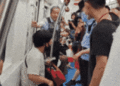 Thanh niên nhất quyết không nhường chỗ cho cụ già trên tàu điện, chỉ nói một câu mà khiến dân mạng ủng hộ nhiệt liệt