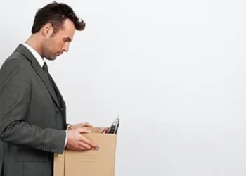 Giám đốc bị ‘ngược đãi, sa thải trái pháp luật’