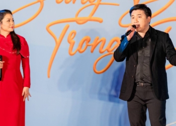 Vợ chồng Nguyễn Ngọc Anh song ca trong đêm nhạc Phật giáo